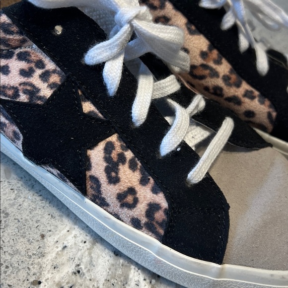 Vici Malia Peach Leopard and Black Women's Sneakers - Picture 9 of 9